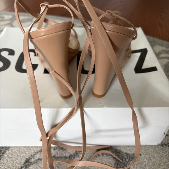 Schutz Deonne Strappy Ankle-Tie Wedge Sandals in Nude NWT - Picture 5 of 7